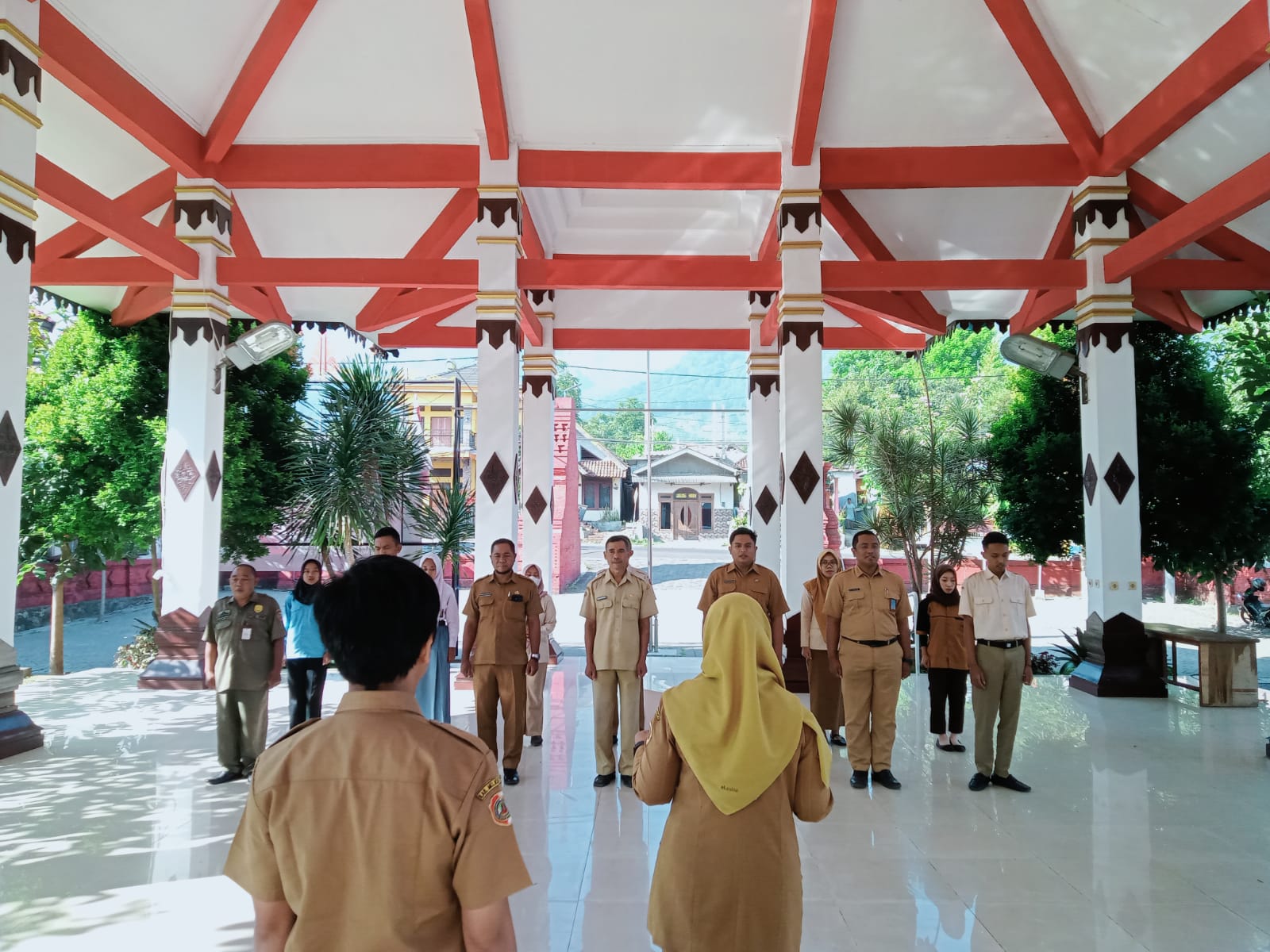 APEL PAGI SETIAP HARI SENIN DAN DILANJUTKAN PEMBACAAN TEKS PANCASILA